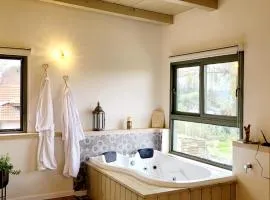 צימר חלון לרקפות zimer Window for primroses עם ג'קוזי לנוף