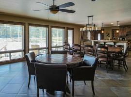 Brickers Lakefront, hotel en Bass Lake