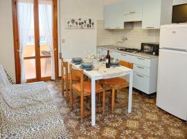 Peaceful flat with direct beach access, hotel in Rosolina Mare
