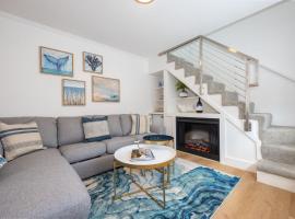 Nantucket Penthouse - walk to restaurants beaches activies & so much more, cottage in Half Moon Bay