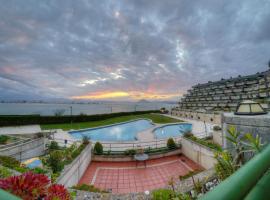 Vistamar. Primera línea. Bahía de Santoña, family hotel in Santoña