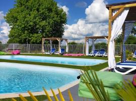 Camping Domaine Vallée du Tarn SN, hotel with parking in Saint-Cirgue
