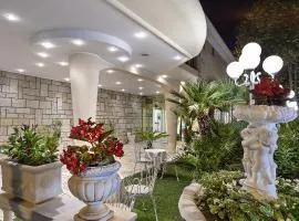 Ariminum Hotel、にあるフェデリコ・フェリーニ国際空港 - RMIの周辺ホテル