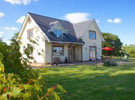 Henbere Farm B&B, hotel with parking in Tiverton