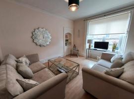 Lovely 2 bedroom apartment in the centre of Hawick, ξενοδοχείο σε Hawick