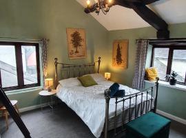 Log Burner 3 double bedroom very cosy: Kendal şehrinde bir otel