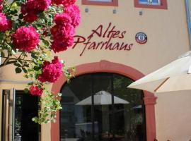 Altes Pfarrhaus, hotel v destinaci Auw