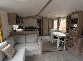 The Salmon Van - Beautiful, luxury static caravan, hotel near Speyside Cooperage Visitor Centre, Aberlour