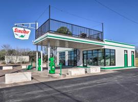 Unique Texas Home in Converted Gas Station!, hotel with parking in Schulenburg