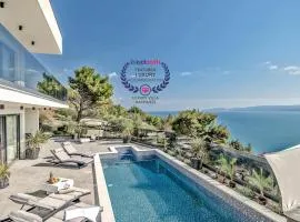Luxury Villa Happiness with private pool, jacuzzi, sauna and gym by the beach in Omis