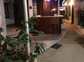 Pura Vida Hostel, albergue en Tamarindo