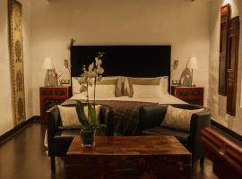 HC6 Boutique Marbella - Adults Only, homestay in Marbella