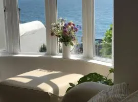 Cliff House - a stunning sea view 2 bed apartment in Porthleven