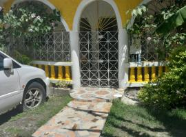 Fay Guest House, habitación en casa particular en Negril