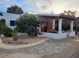 Can Brilla, hotel with pools in Sant Francesc Xavier