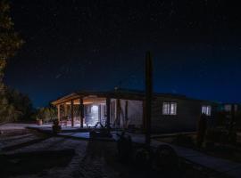 Flying Point Homestead, holiday home in Twentynine Palms