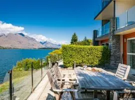 Lake Front 3-bedroom Apartment with Lake Access