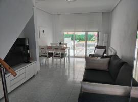 Duplex a 25 metros de la playa โรงแรมใกล้ หาด Langre Beach ในโซโม