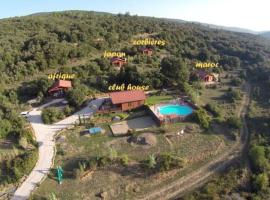 Gites Les Casots, hotel bajet di Rouffiac-des-Corbières