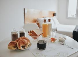 Corrientes Premium con desayuno, отель в городе Баия-Бланка