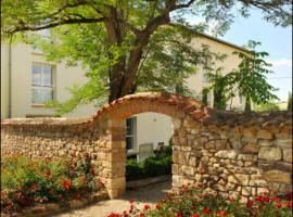 Hôtel La Métairie 2 étoiles, hotel with parking in Cordes-sur-Ciel