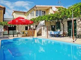Apartment Mali Ive by Interhome