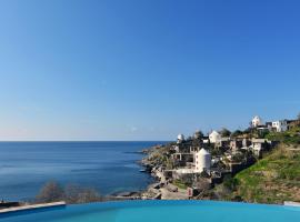 Villa Jopeli with a large swimming pool and sea view in Koundouros, hotel in Koundouros