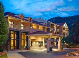 Glenwood Hot Springs Resort: Glenwood Springs şehrinde bir otel
