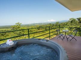Villa Vista Hermosa - with breathtaking ocean view & WiFI، فندق بالقرب من رين ميكار كوستاريكا، كيبوس