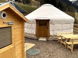 Jurte beim Lama- & Alpakahof Triesenberg, luxury tent in Triesenberg