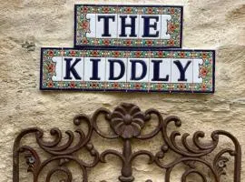 The Kiddly - central, old town, lively, dog friendly, parking.