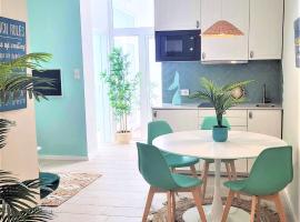 The Shore at Seaside Paradise - Cozy Patio on the Promenade, hotel v destinaci Espinho
