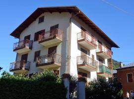 One bedroom appartement with balcony and wifi at Monterosso Grana, aluguel de temporada em Levata