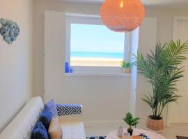 The Shore @ Atlantic Beach - Waterfront Beach House, Tiny Pool, Terrasse โรงแรมในเอสปีโญ