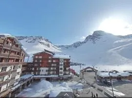 Tignes rond point des pistes vue panoramique au soleil