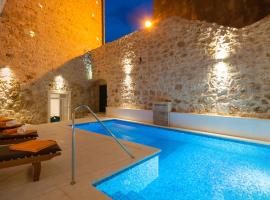 Villa Majestic with heated pool and rooftop terrace, hôtel à Bol