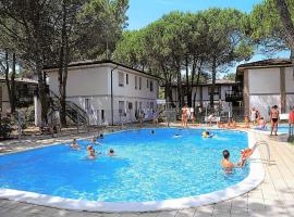 Green Holiday Village with Pool, holiday home in Bibione
