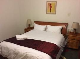Private and cozy, hotel en Sandton