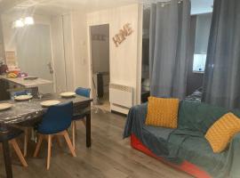 Le « studio sur la Neste » dans le centre d’Arreau, self catering accommodation in Arreau