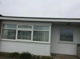 2 bed dog friendly chalet on sunbeach Scratby