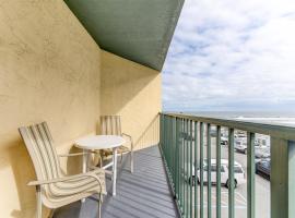Sunglow Resort 305, 1 Bedroom, Sleeps 4, Ocean View, Heated Pool, WiFi, hotel na pláži v destinácii Daytona Beach