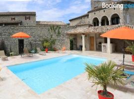 Gite les Oliviers - Le Domaine du Viticulteur - St Maurice d Ibie, hotell i Saint-Maurice-dʼIbie