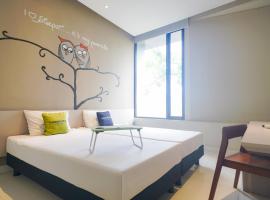 Urbanview Hotel Sleepzzz Equestrian, hótel í Jakarta