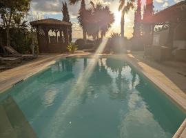 Villa Pontus - stunning views & privacy in beautiful garden with pool & hot tub, hotel in Kouklia