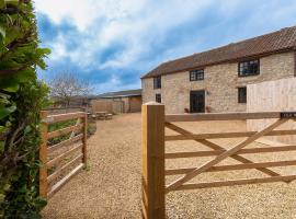 Somerset Country Escape - Luxury barns with hot tubs, holiday home in Hatch Beauchamp