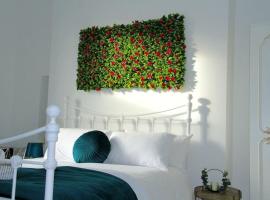 Flat 12A - Central, modern, bright apartment with free wifi