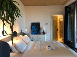 B and Be Happy Friesland, hotel with parking in Lioessens