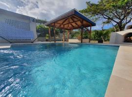 The Nest Villa, A Dream Escape for the entire family, hytte i Golden Grove