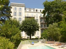 Suite 22, hotel with pools in Aix-les-Bains