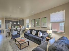Centrally Located Flagstaff Vacation Home with Patio, hotel v destinaci Flagstaff